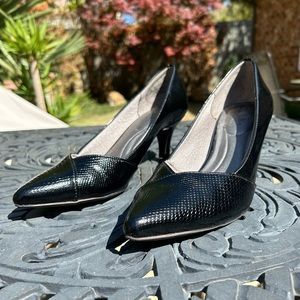 Mid Heels. Black patent leather Life Stride. Comfy beauty.SUPER FAST SHI…